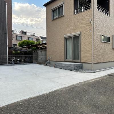 船橋市 I様邸 2台分の駐車スペースを敷地内に確保した、機能的でメンテナンスフリーのエクステリア 船橋市 I様邸 2台分の駐車スペースを敷地内に確保した、機能的でメンテナンスフリーのエクステリア