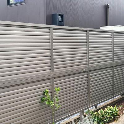 柏市O様邸 横ルーバーのアルミフェンス・LIXIL「フェンスAB・YL3型」で隣地境界をしっかりと目隠ししました 柏市O様邸 横ルーバーのアルミフェンス・LIXIL「フェンスAB・YL3型」で隣地境界をしっかりと目隠ししました