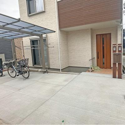 八千代市T様邸 スムーズな敷地排水を化粧ブロックの土留めで解決。メンテナンスフリーの使いやすいエクステリア 八千代市T様邸 スムーズな敷地排水を化粧ブロックの土留めで解決。メンテナンスフリーの使いやすいエクステリア