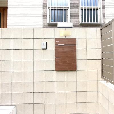 印西市E様邸 TOYO「Tレガロ」で強度の高い擁壁に!美しく、安全なエクステリアにリニューアルしました 印西市E様邸 TOYO「Tレガロ」で強度の高い擁壁に!美しく、安全なエクステリアにリニューアルしました